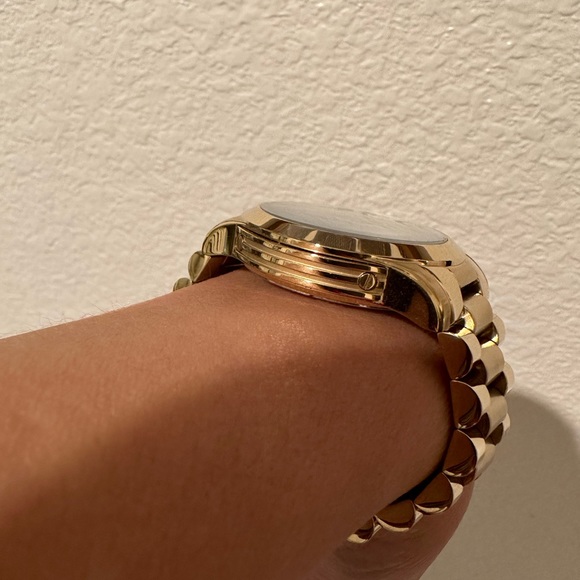 Watch - Picture 4 of 4